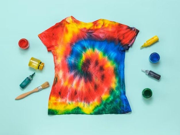 Cyboard School students are doing creativity on t-shirt